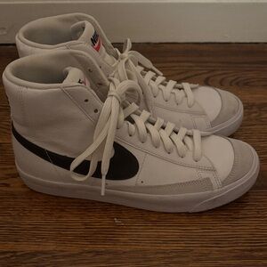 Nike Kids' Grade School Blazer Mid '77 Shoes